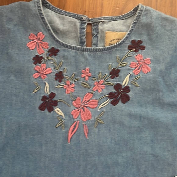 - Roebuck&Co. Ruffle dress - Picture 2 of 5